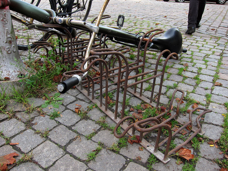 05_who_needs_a_bicycle_stand.jpg  