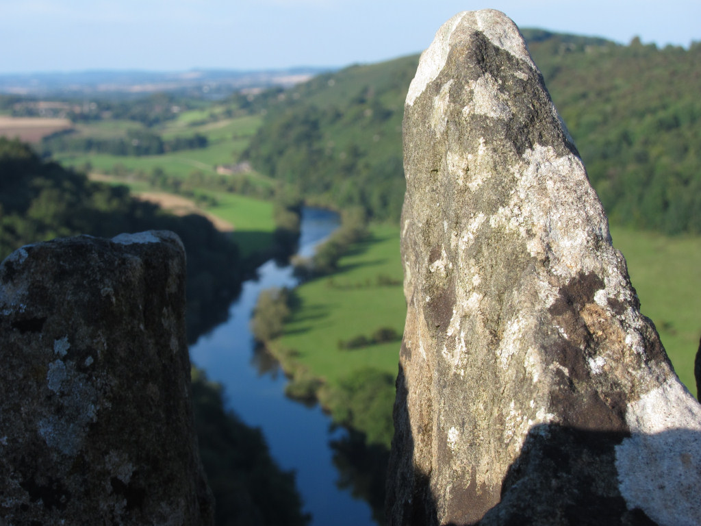 rock_overlooking_a_river.JPG  