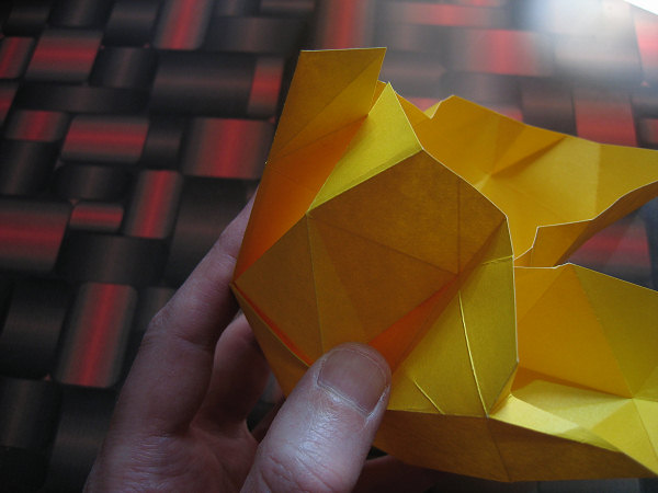 icosahedron_wrap_around_the_dark_paper_003.jpg  