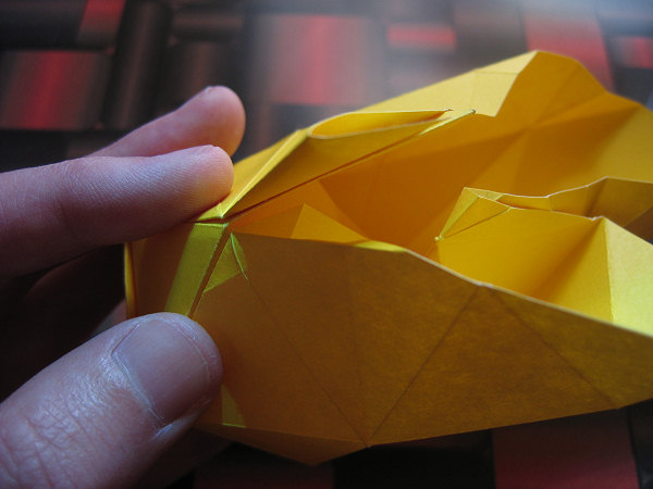 icosahedron_wrap_around_the_dark_paper_005.jpg  
