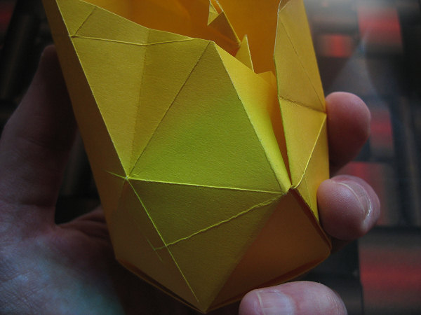 icosahedron_wrap_around_the_dark_paper_006.jpg  