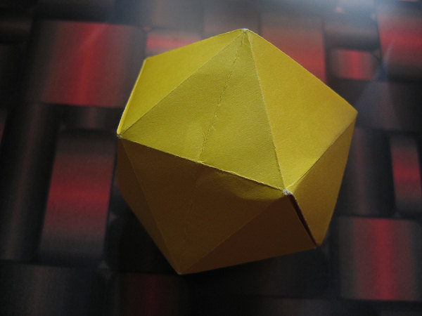 icosahedron_wrap_around_the_dark_paper_012.jpg  